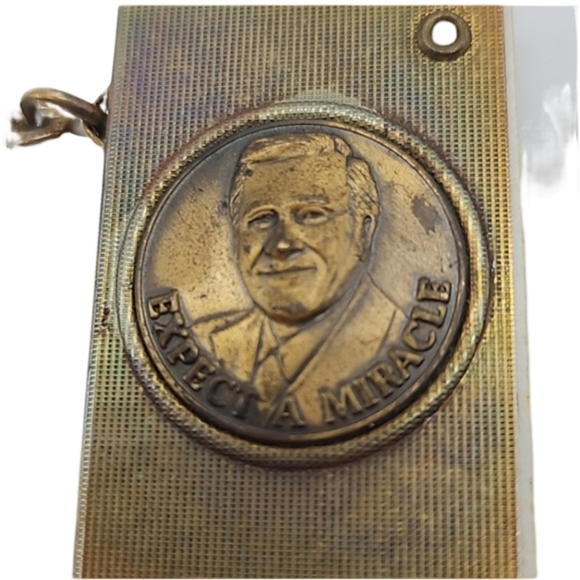 Oral Roberts University Expect a Miracle Prayer Tower Keychain - Picture 3 of 8